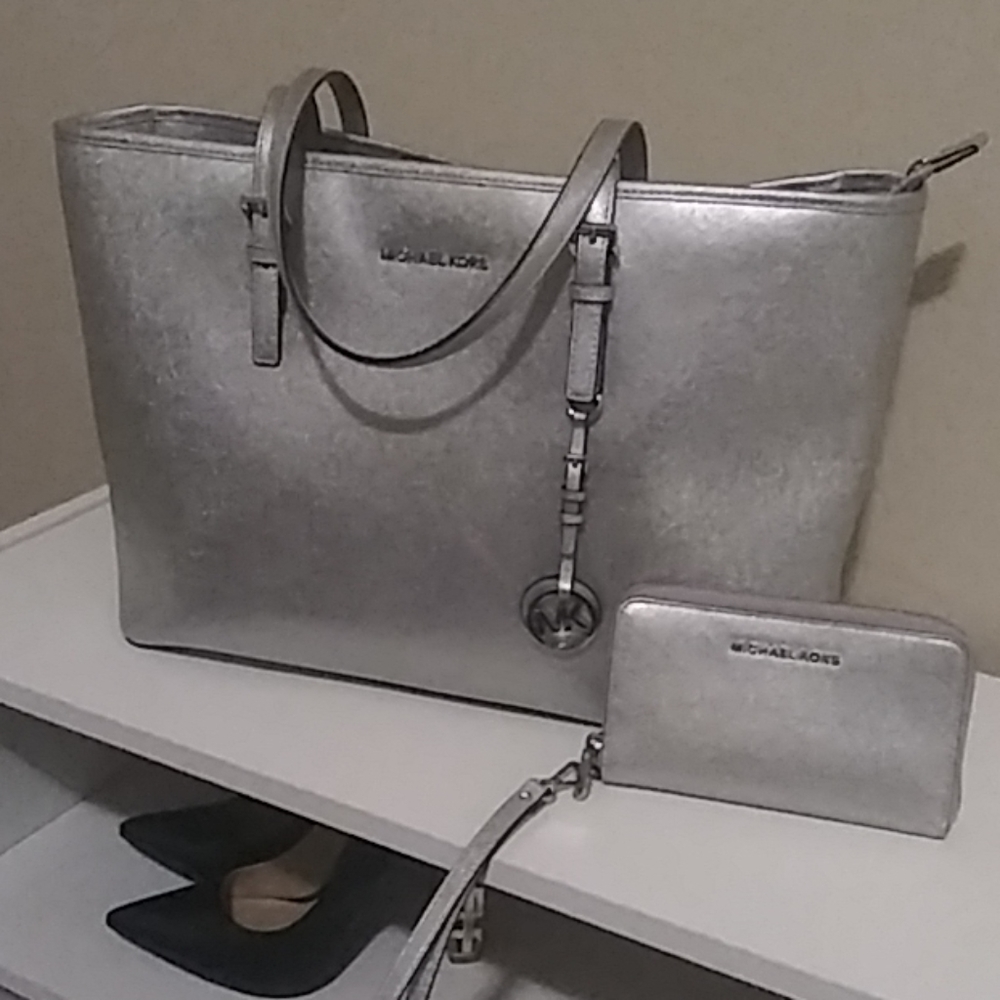 Large Michael Kors Silver Tote & matching wallet